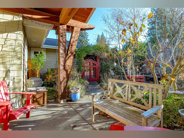 598 Arbutus Street, Qualicum Beach, BC, V9K 1K6 - 5
