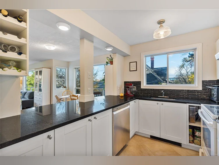 204-1714 Fort Street, Victoria, BC, V8R 1J2 - 3