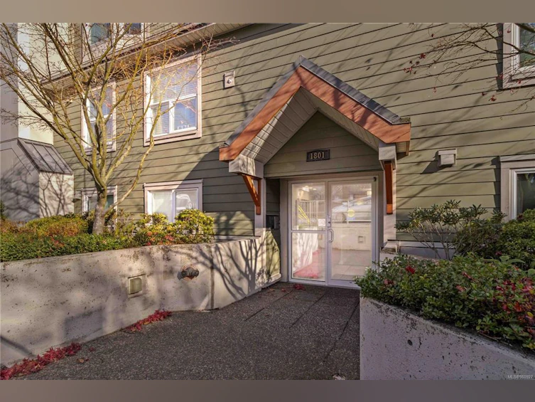 102-1801 Fern Street, Victoria, BC, V8R 4K4 - 5