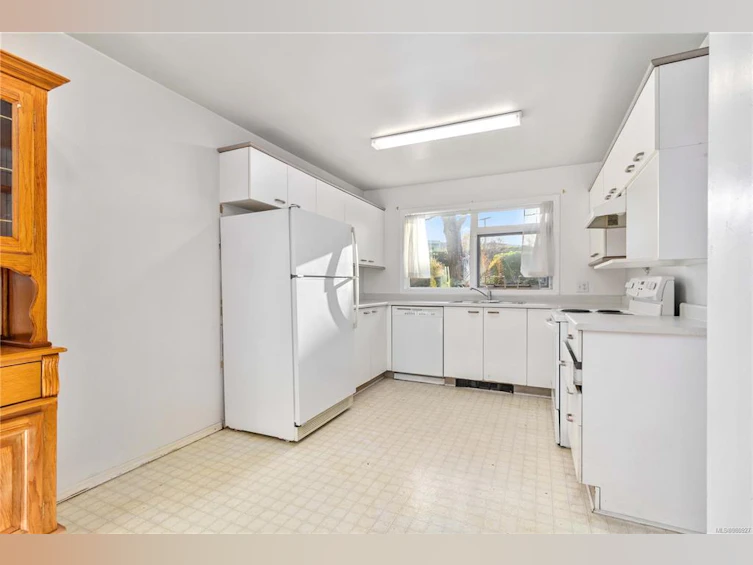 102-1801 Fern Street, Victoria, BC, V8R 4K4 - 12