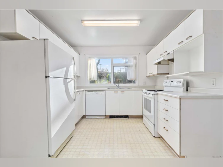 102-1801 Fern Street, Victoria, BC, V8R 4K4 - 16