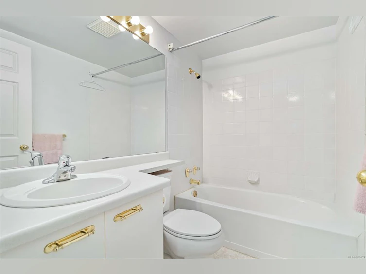 102-1801 Fern Street, Victoria, BC, V8R 4K4 - 31
