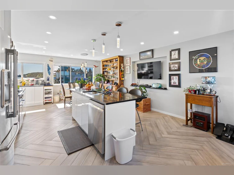 2015 Bay Street, Ucluelet, BC, V0R 3A0 - 25