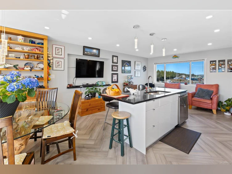 2015 Bay Street, Ucluelet, BC, V0R 3A0 - 27