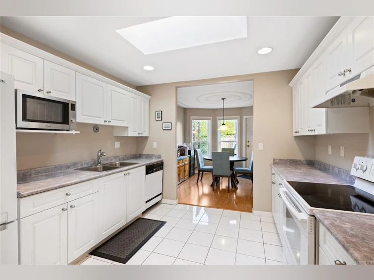 1097 Sunrise Drive, Qualicum Beach, BC, V9K 2K9 - 6