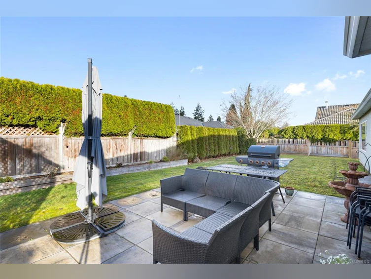1097 Sunrise Drive, Qualicum Beach, BC, V9K 2K9 - 10