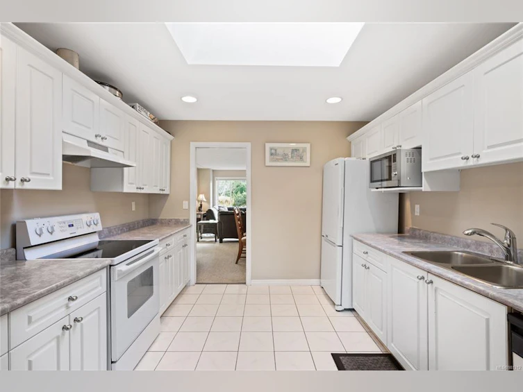1097 Sunrise Drive, Qualicum Beach, BC, V9K 2K9 - 19