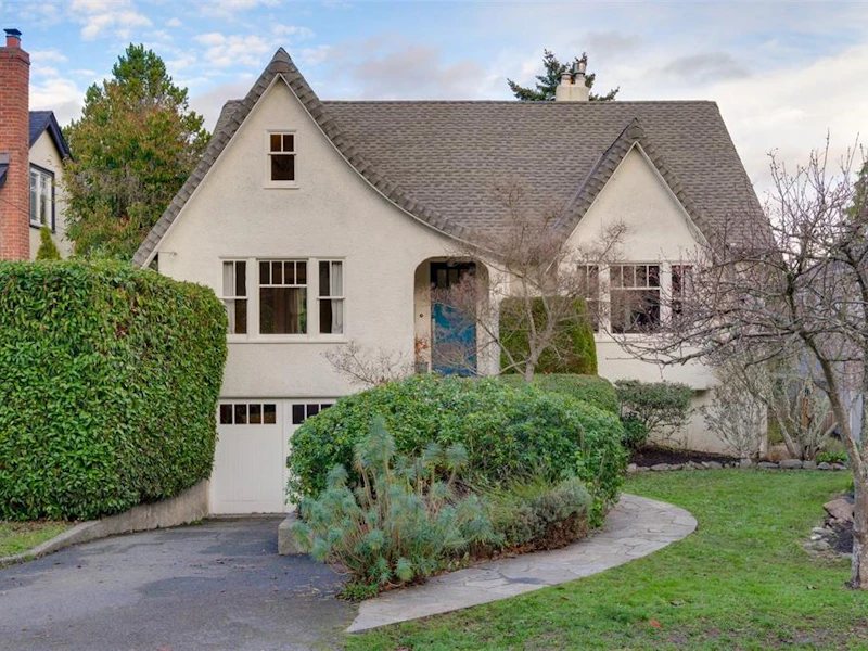 120 Beach Drive, Oak Bay BC V8S 2L5