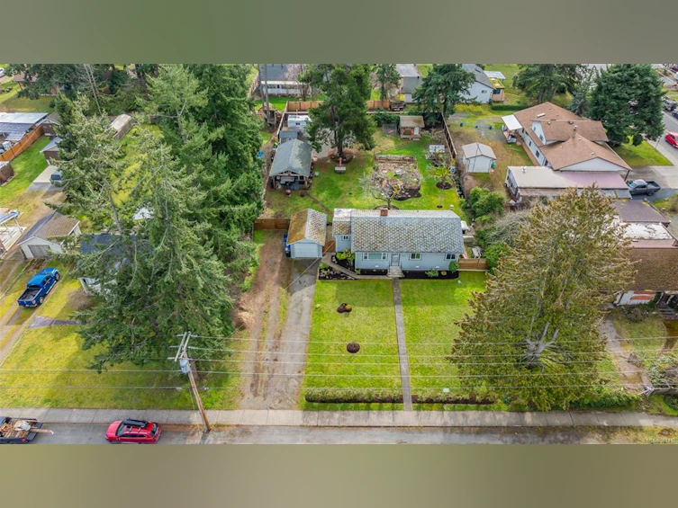 380 W Hirst Avenue, Parksville, BC, V9P 1K4