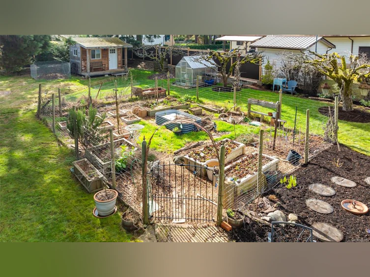 380 W Hirst Avenue, Parksville, BC, V9P 1K4 - 5