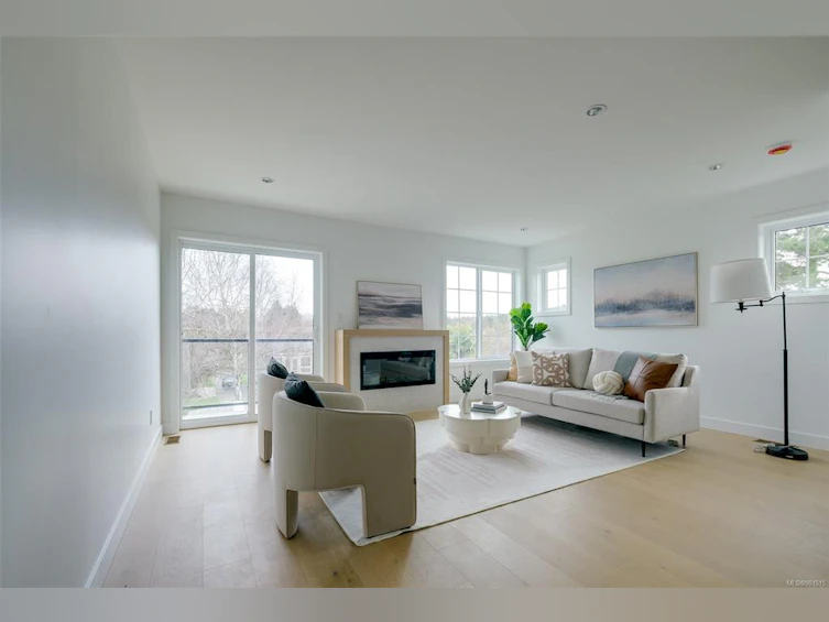 5-3907 Cedar Hill Road, Saanich, BC, V8P 3Z8 - 3