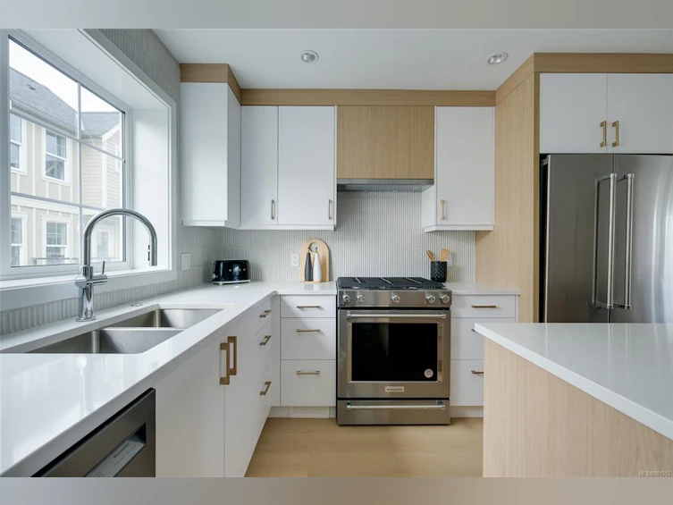 5-3907 Cedar Hill Road, Saanich, BC, V8P 3Z8 - 5