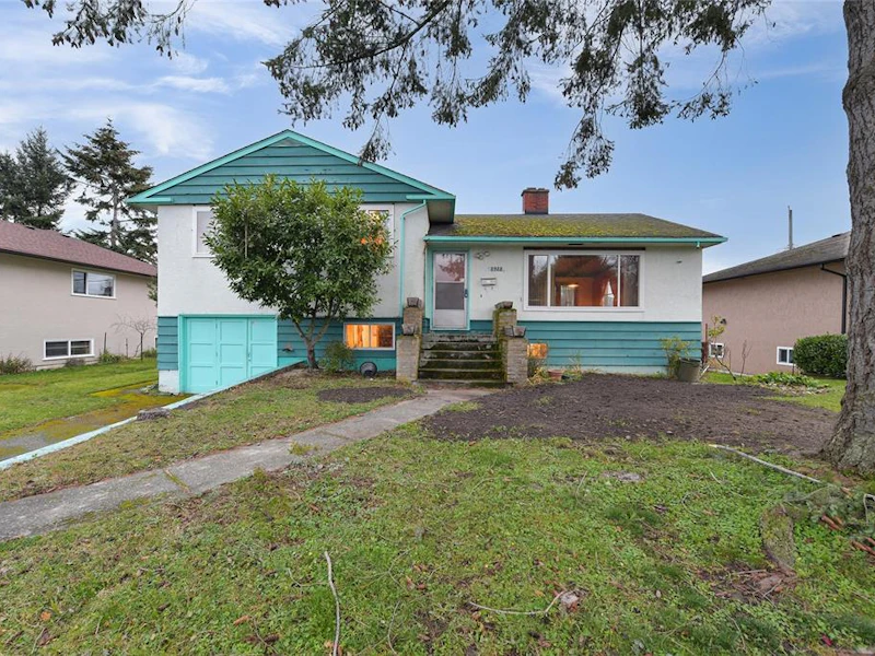 2925 Queenston Street, Saanich BC V8R 4P4