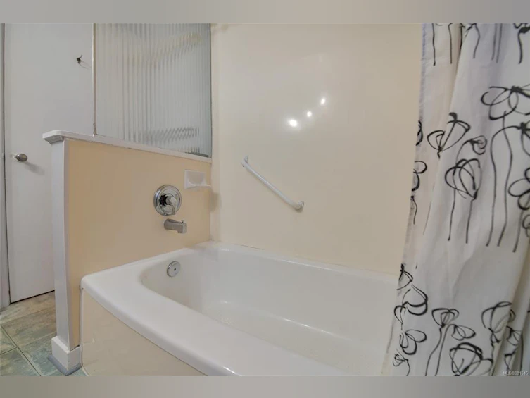 2925 Queenston Street, Saanich, BC, V8R 4P4 - 12
