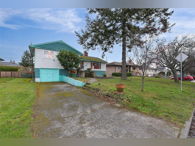 2925 Queenston Street, Saanich, BC, V8R 4P4 - 35