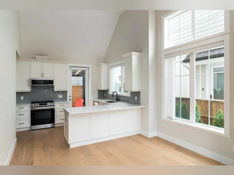 9662 Sixth Street, Sidney, BC, V8L 1T7 - 3