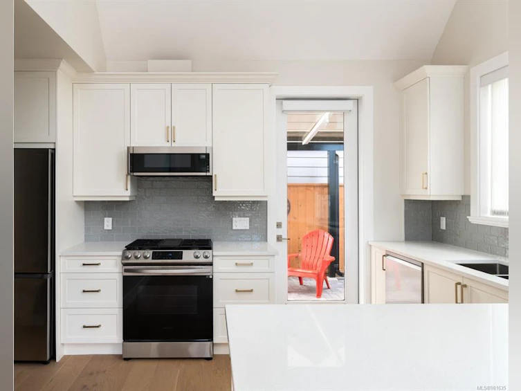 9662 Sixth Street, Sidney, BC, V8L 1T7 - 7