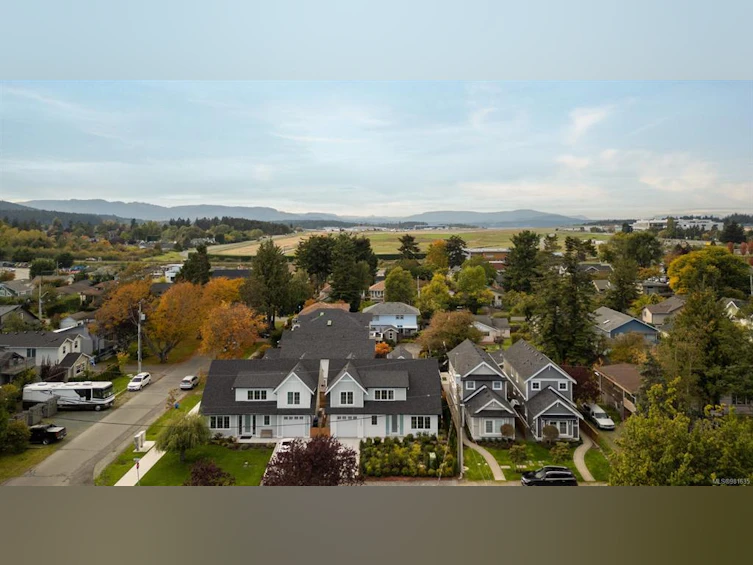 9662 Sixth Street, Sidney, BC, V8L 1T7 - 30