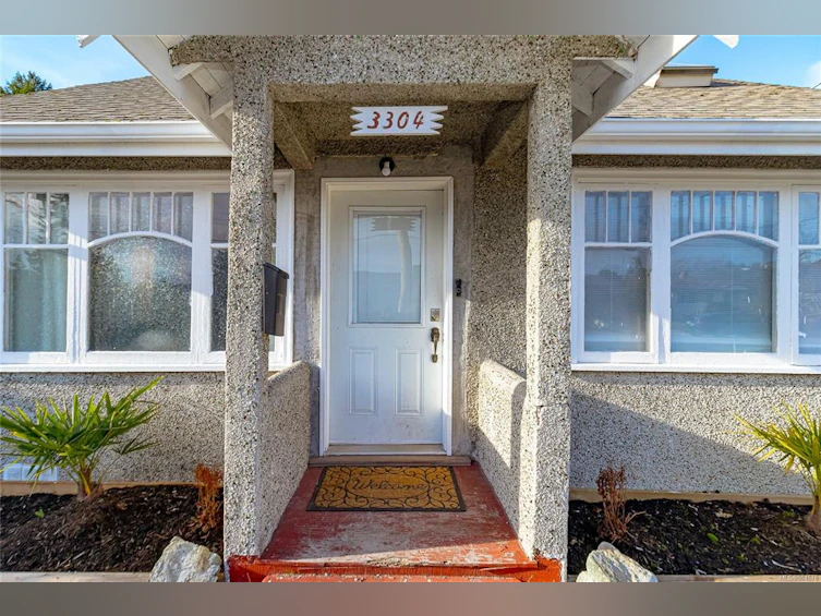 3304 Shelbourne Street, Saanich, BC, V8P 5H1 - 2