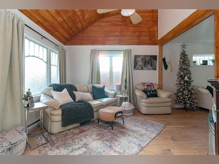 3304 Shelbourne Street, Saanich, BC, V8P 5H1 - 3