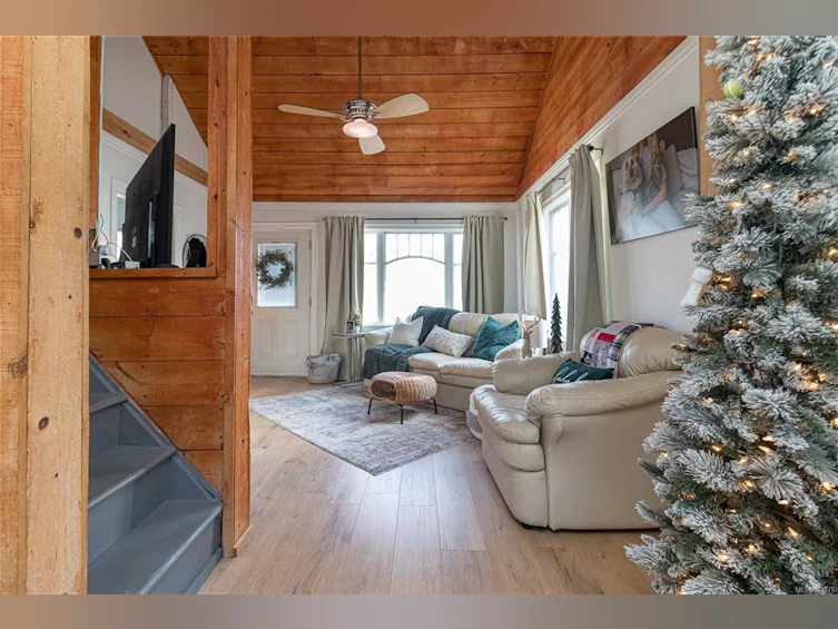 3304 Shelbourne Street, Saanich, BC, V8P 5H1 - 5