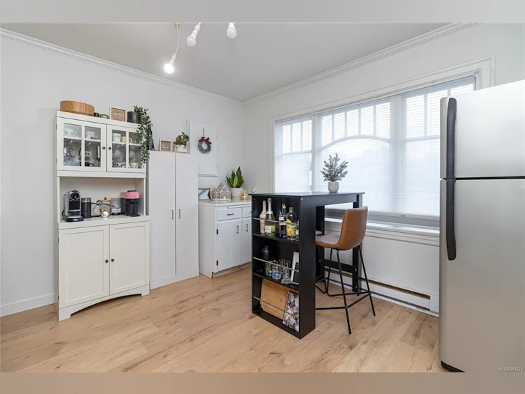 3304 Shelbourne Street, Saanich, BC, V8P 5H1 - 8