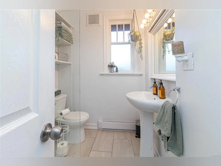 3304 Shelbourne Street, Saanich, BC, V8P 5H1 - 15
