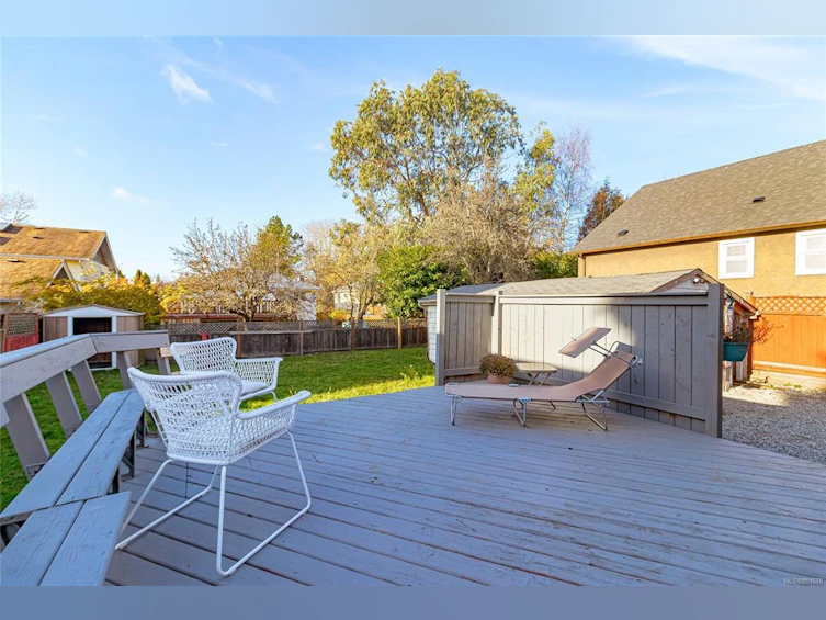 3304 Shelbourne Street, Saanich, BC, V8P 5H1 - 18