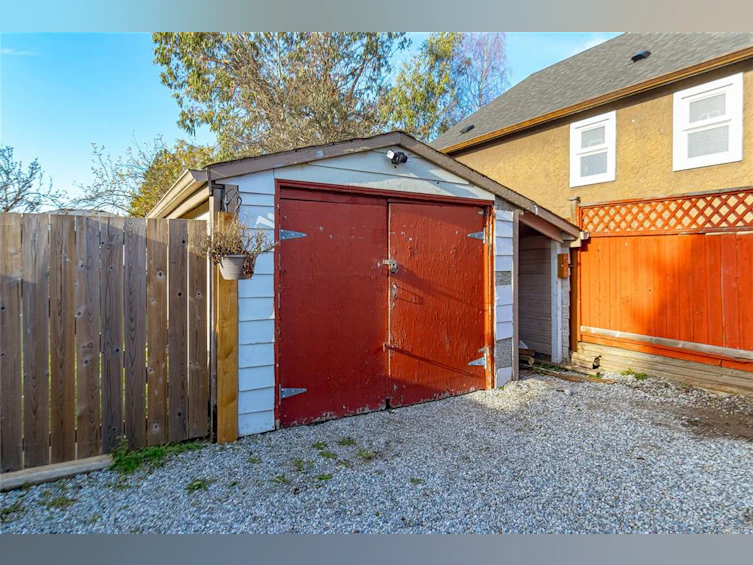 3304 Shelbourne Street, Saanich, BC, V8P 5H1 - 24