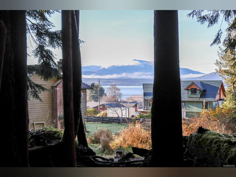 415 13th Avenue, Sointula, BC, V0N 3E0 - 13
