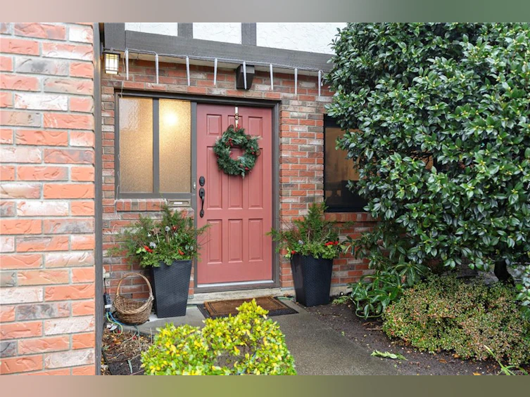 3520 Maplewood Road, Saanich, BC, V8P 3N3 - 2