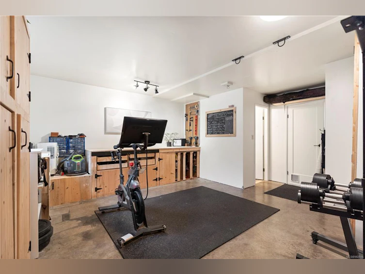 3520 Maplewood Road, Saanich, BC, V8P 3N3 - 32