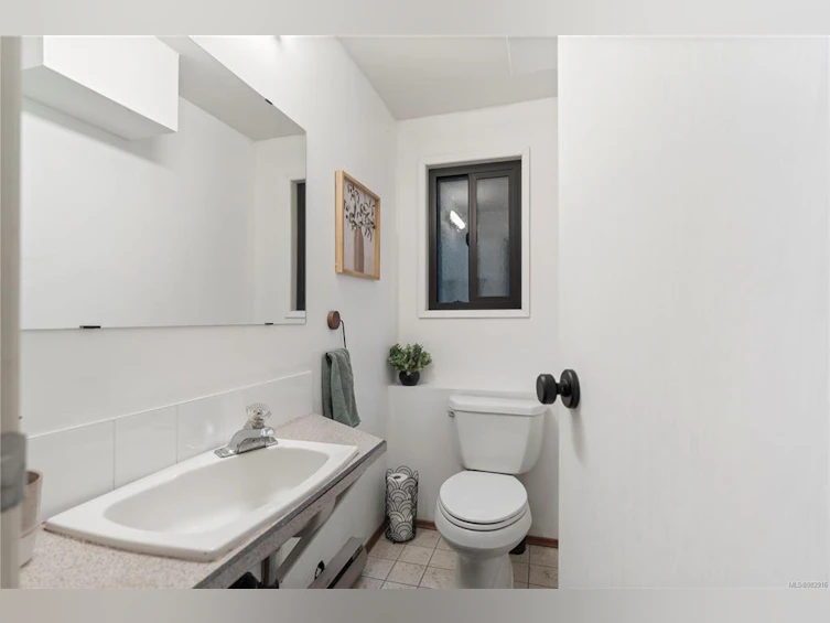 3520 Maplewood Road, Saanich, BC, V8P 3N3 - 33