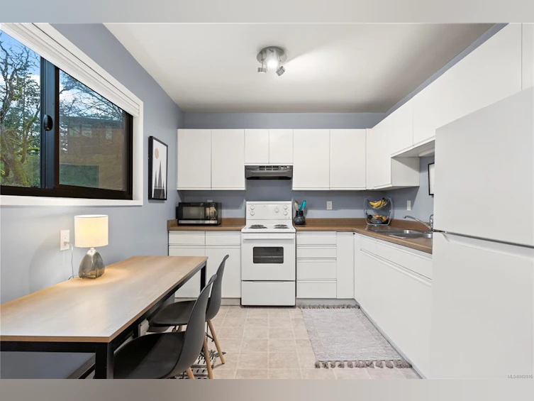 3520 Maplewood Road, Saanich, BC, V8P 3N3 - 34