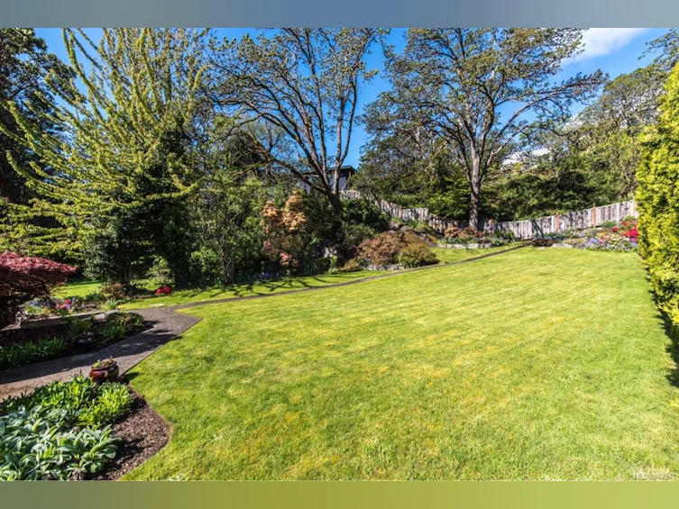 3520 Maplewood Road, Saanich, BC, V8P 3N3 - 43