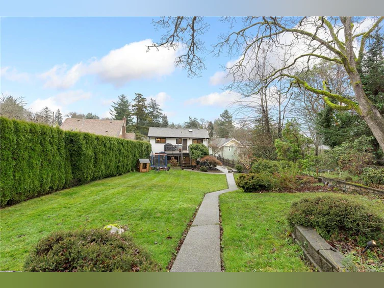 3520 Maplewood Road, Saanich, BC, V8P 3N3 - 49