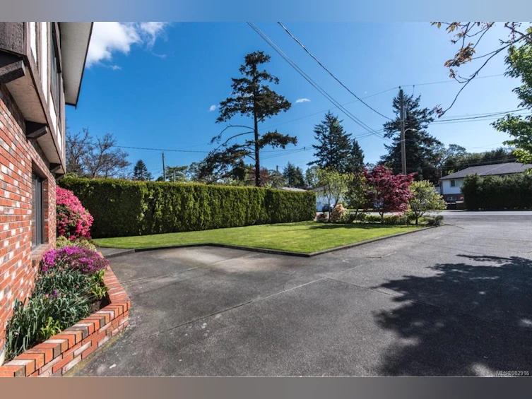3520 Maplewood Road, Saanich, BC, V8P 3N3 - 50