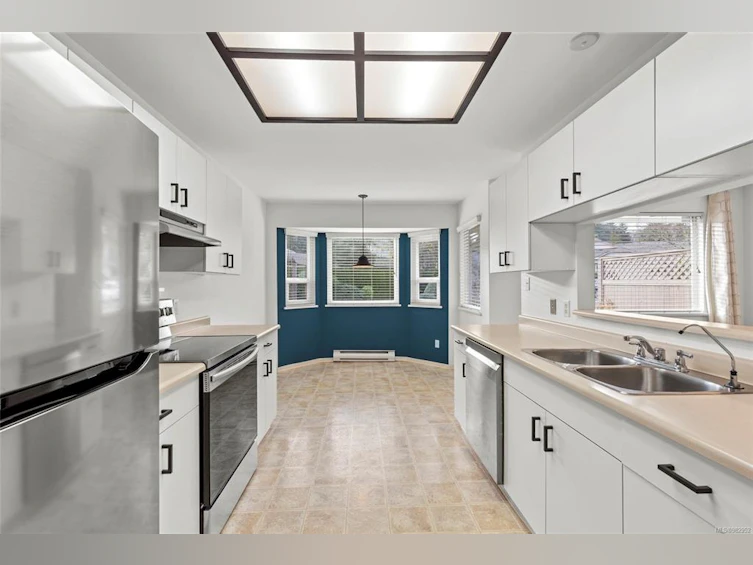 2-4120 Interurban Road, Saanich, BC, V8Z 6W7 - 3