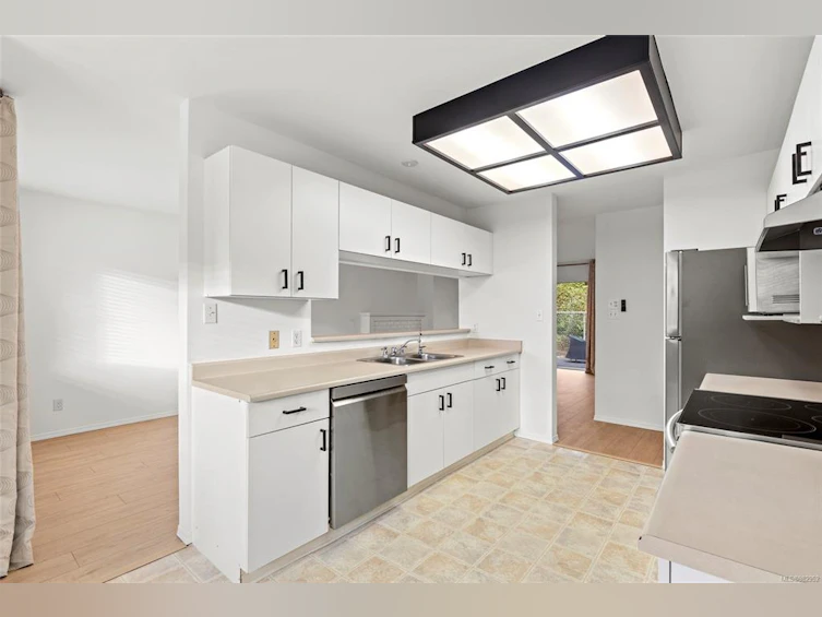 2-4120 Interurban Road, Saanich, BC, V8Z 6W7 - 5
