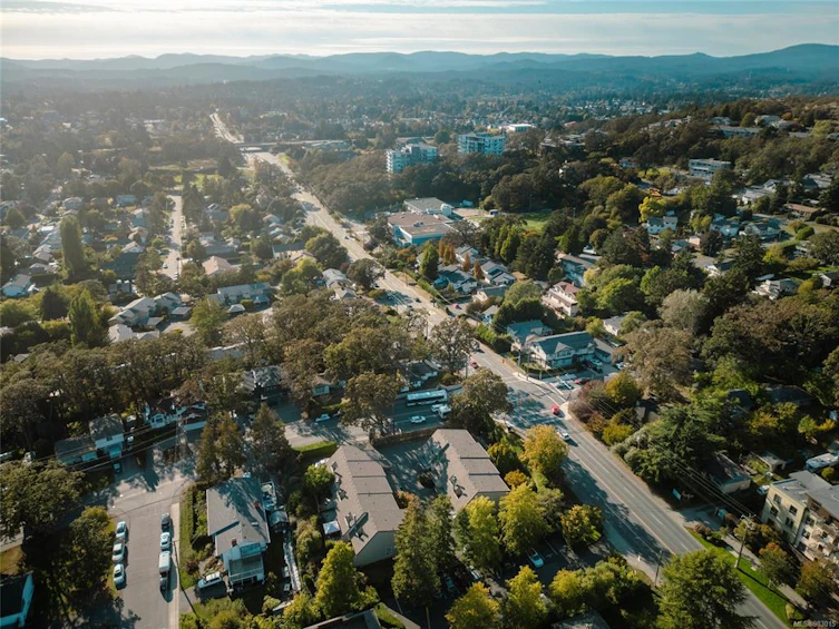 1-3981 Saanich Road, Saanich, BC, V8X 1Y9 - 8