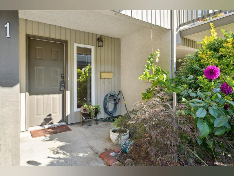 1-3981 Saanich Road, Saanich, BC, V8X 1Y9 - 14