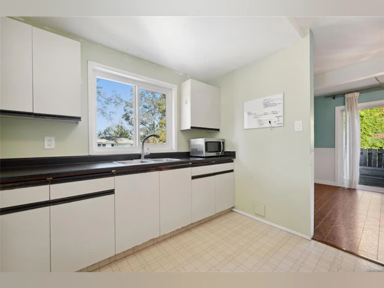 1-3981 Saanich Road, Saanich, BC, V8X 1Y9 - 28