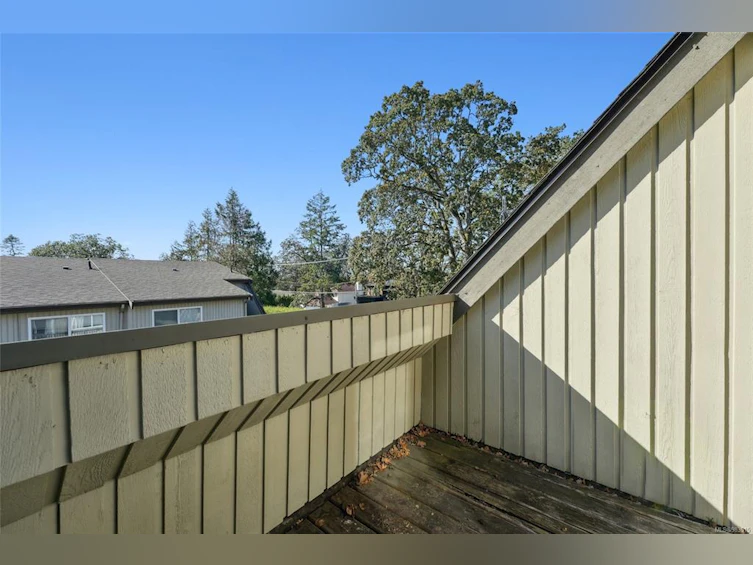 1-3981 Saanich Road, Saanich, BC, V8X 1Y9 - 38