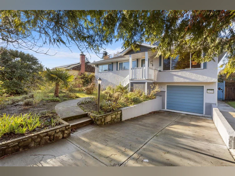 2920 Queenston Street, Saanich, BC, V8R 4P5 - 2