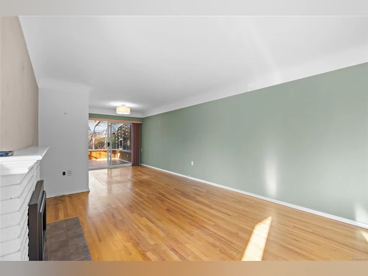 2920 Queenston Street, Saanich, BC, V8R 4P5 - 4