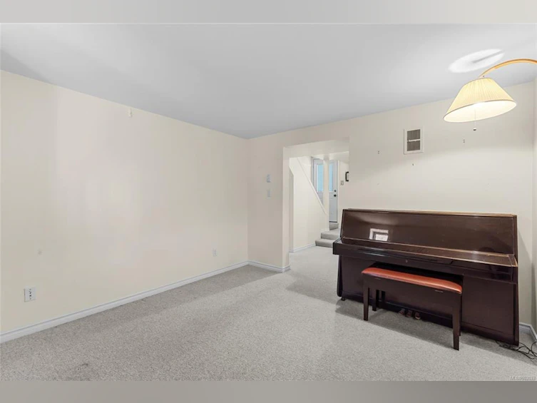 2920 Queenston Street, Saanich, BC, V8R 4P5 - 21