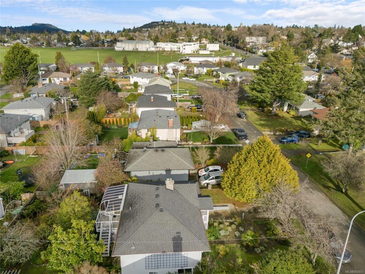 2920 Queenston Street, Saanich, BC, V8R 4P5 - 31