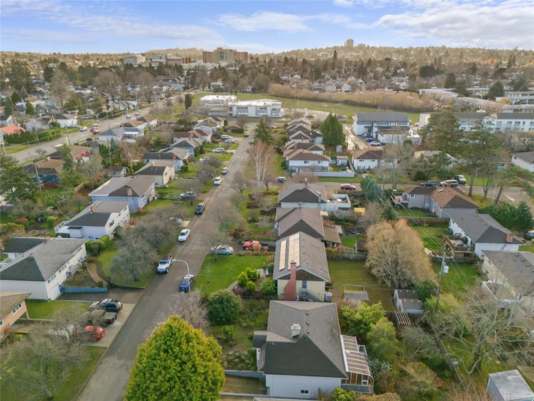 2920 Queenston Street, Saanich, BC, V8R 4P5 - 32