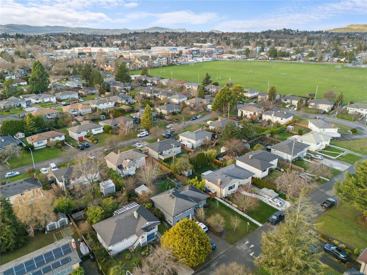 2920 Queenston Street, Saanich, BC, V8R 4P5 - 33