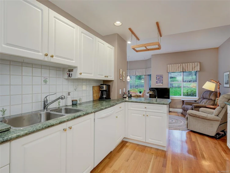 97-530 Marsett Place, Saanich, BC, V8Z 7J2 - 9